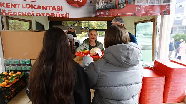 Selçuk'ta öğrencilere otobüs restoran