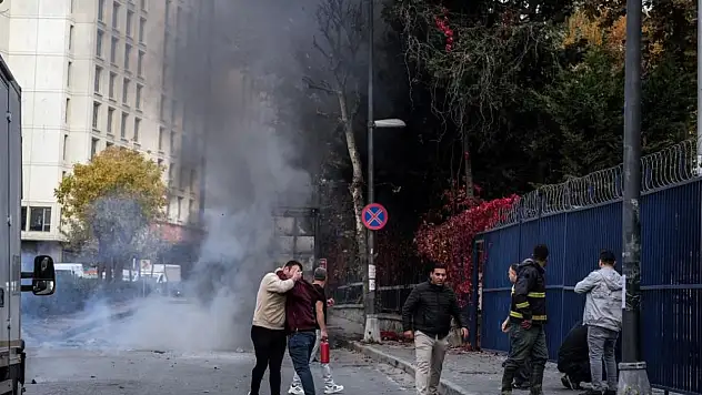 Seyir halindeki kamyonet alevlere teslim oldu!