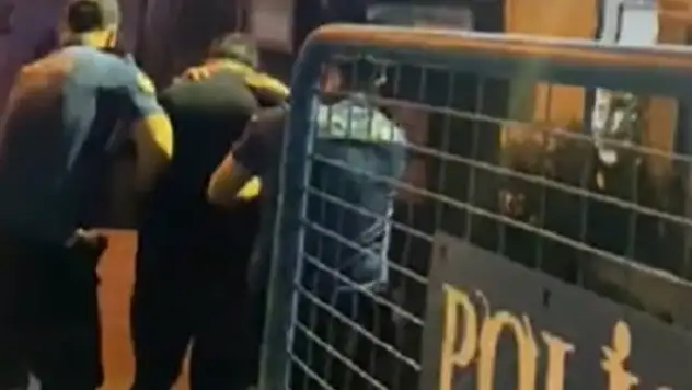 Silahlı yağma suçundan aranıyordu, İzmir'de yakalandı