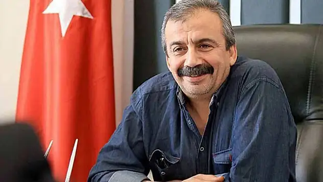 Sırrı Süreyya Önder 12 gündür yoğun bakımda: Hayati tehlike devam ediyor
