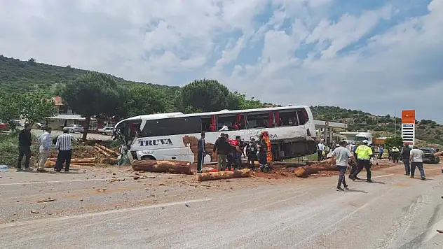 Son dakika! Çanakkale'de zincirleme trafik kazası: Ölüler var!
