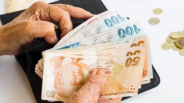 Son dakika! Emekli bayram ikramiyesi belli oldu