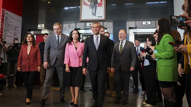 Son dakika! Fesih kararı sonrası DEM Parti'den CHP'ye ilk ziyaret!
