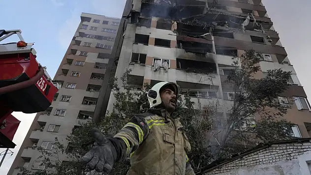 Son dakika! İsrail saldırıları yeniden başladı: Tahran'ın doğusu vuruldu