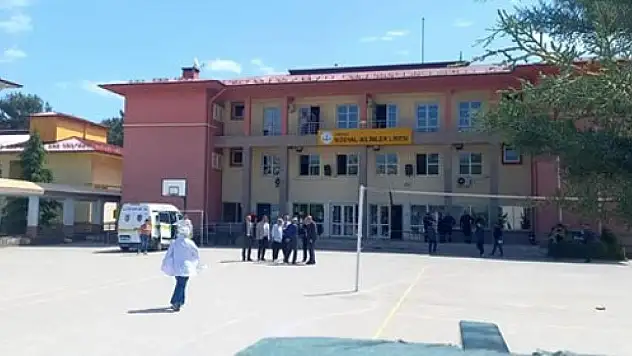 Son dakika! Lise' de silahlı saldırı: Ölüler var
