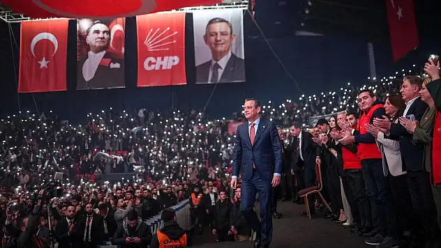Son dakika! Sonuçlar açıklandı: Özgür Özel yeniden başkan!