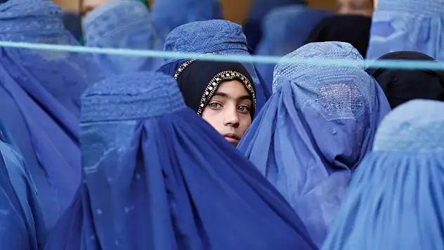 Taliban'a rağmen kız çocukları gizlice eğitime devam ediyor