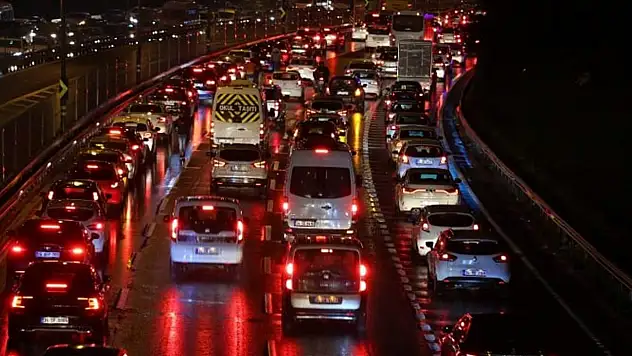 Trafikte yeni ceza dalgası: Meclise sunuluyor, ehliyetsiz kalabilirsiniz!