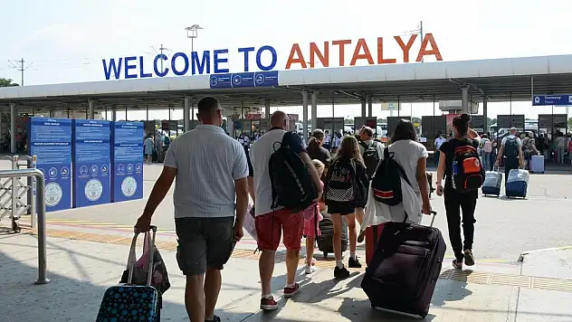 Uçak rötarları turizmi vurmaya başladı