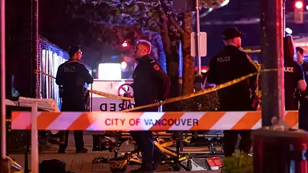 Vancouver'da sokak festivalinde dehşet: Araç kalabalığa daldı!