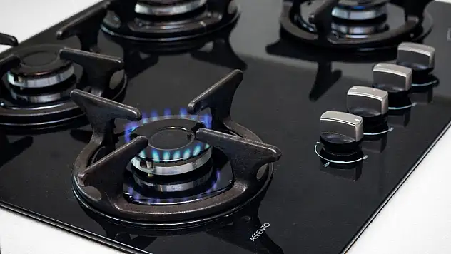 Yağlı ocakları ilk günkü gibi pırıl pırıl yapacak! Diş fırçası taktiğiyle kolay temizlik yöntemi