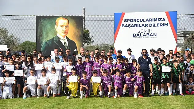 Yunusemre'de 23 Nisan coşkusu futbolla yaşandı