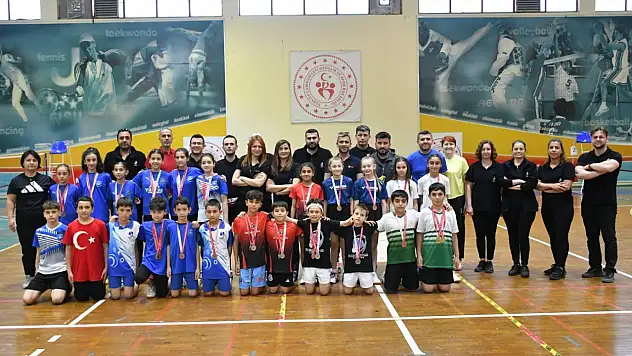 Yunusemreli badmintoncular madalyalara ambargo koydu!