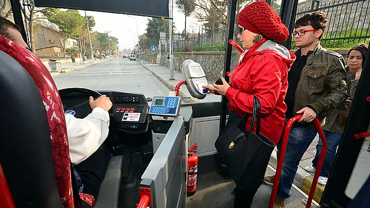 İzmir'de binlerce öğrenci için okula dönüş başlıyor: ESHOT'a binecek olanlar...