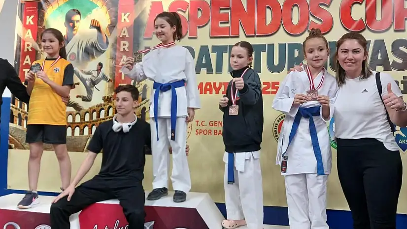 Aliağalı karateciler Aspendos Cup'ta madalya kazandı