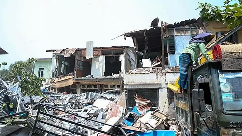 Myanmar'daki depremlerde can kaybı 3 bini aştı