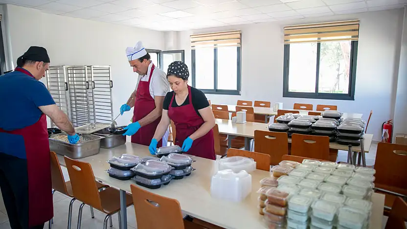 Güzelbahçe'de Dayanışma Mutfağı hizmete açıldı