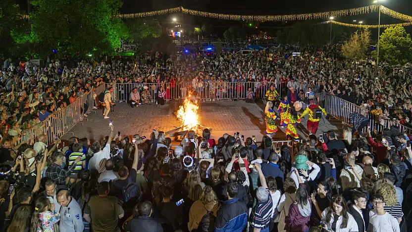 Hıdırellez ateşi Kültürpark'ta yandı, İzmir baharı coşkuyla karşıladı