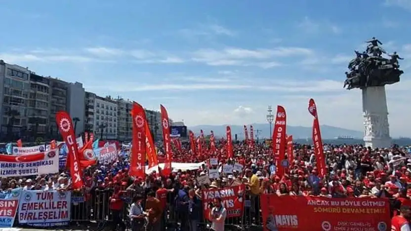 İzmir'de 1 Mayıs coşkusu Gündoğdu Meydanı'nda başlıyor!