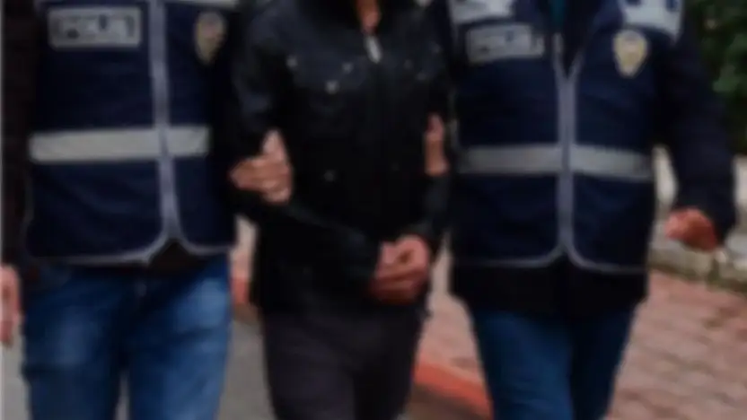 İzmir'de film gibi operasyon: 42 suçtan aranıyordu…