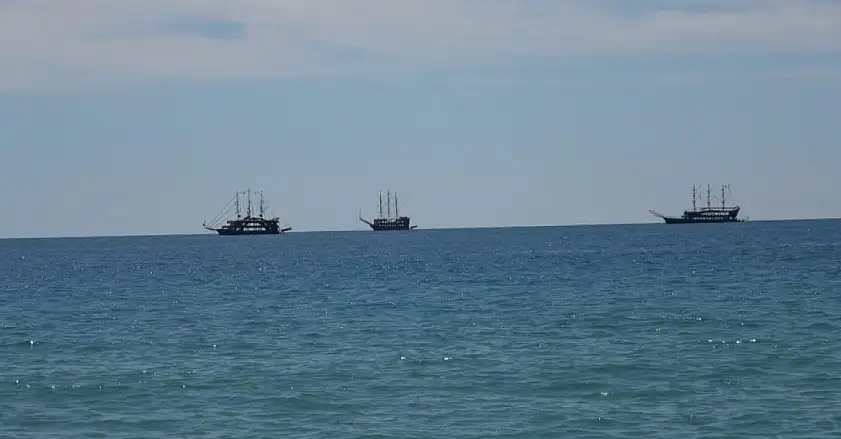 Sıcak hava etkisini göstermeye başladı: Güneşi gören plajlara koştu