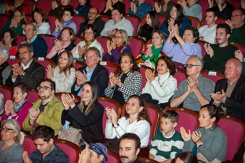 'Dört Mevsim' Karşıyaka'yı salladı!