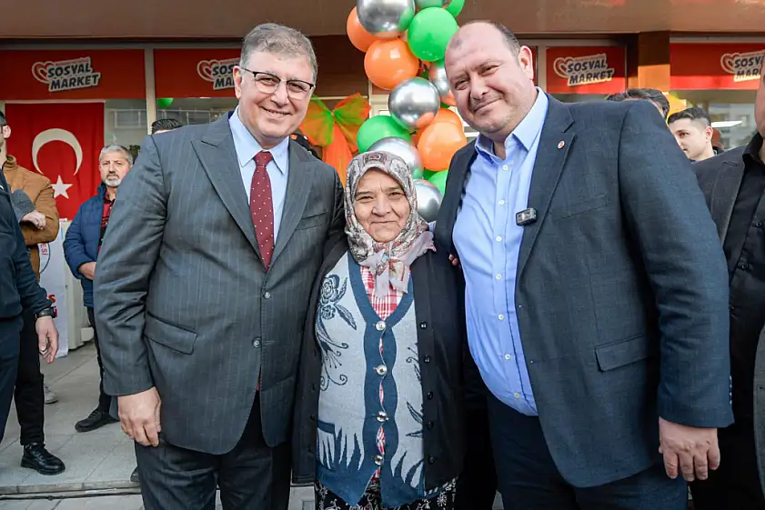 İftar ve sosyal destek bir arada: Başkan Tugay Menderes'te