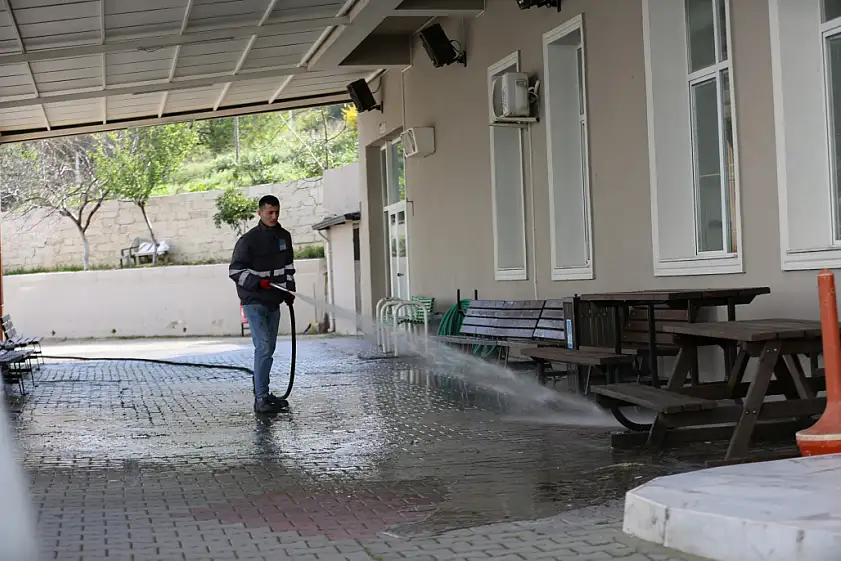 Bayram temizliği başladı: İbadethaneler mis gibi oldu