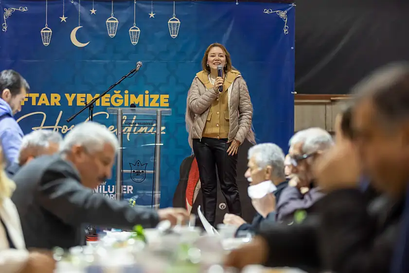 Konak'ta ilk iftar sofrası kuruldu: Başkan Mutlu dayanışma mesajı verdi
