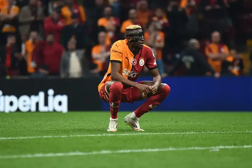 Victor Osimhen'in geleceği belirsiz: Transfer için 2 şart sundu