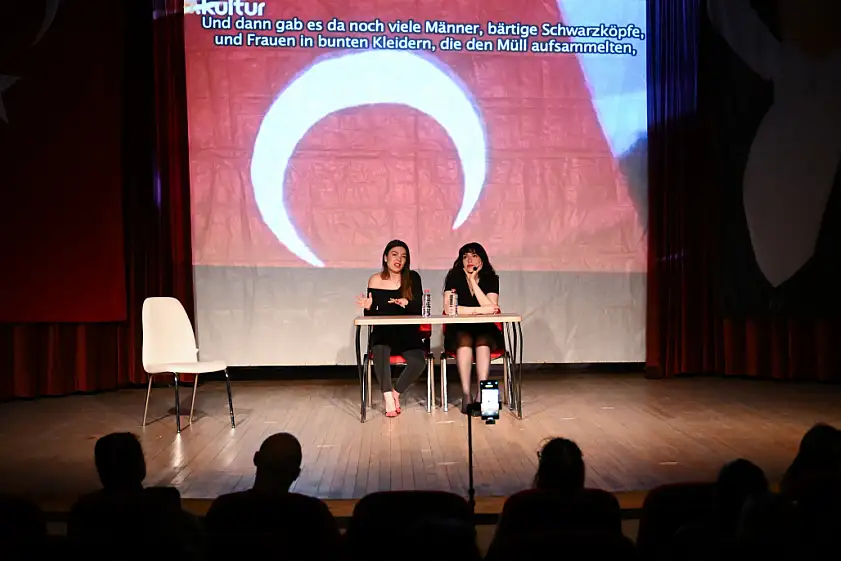 Bornova'da 'Türkland'| Göç, kimlik ve aidiyet mizahla buluştu